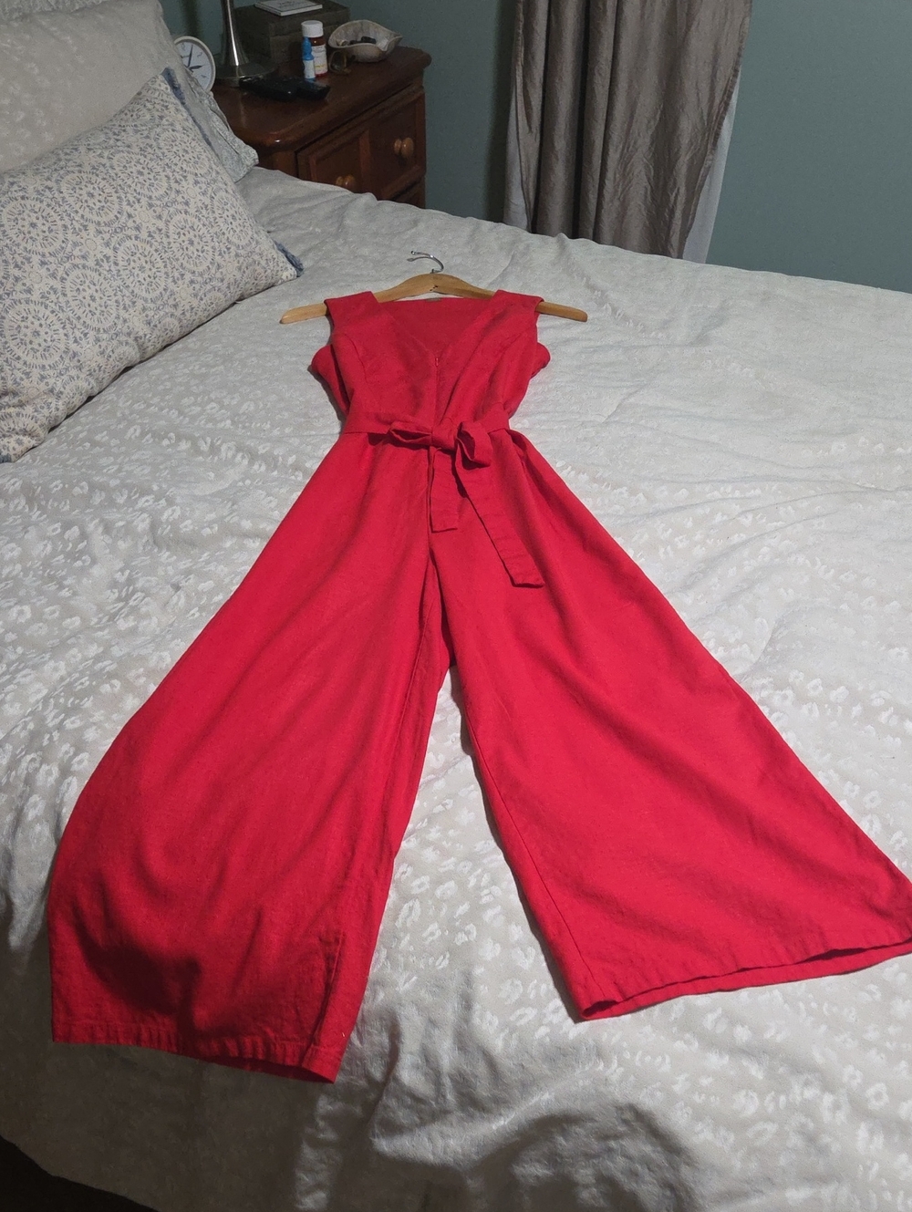 Tahari Red Sleeveless V-Neck Cropped Jumpsuit with Waist Tie